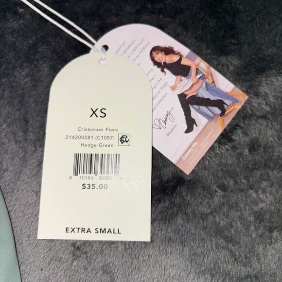 Nwt XS green logilates crisscross flare pants super soft material - Picture 3 of 6